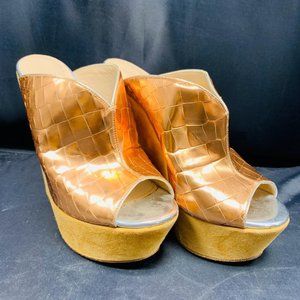 Baldan Peach Embossed Glossy Wedges